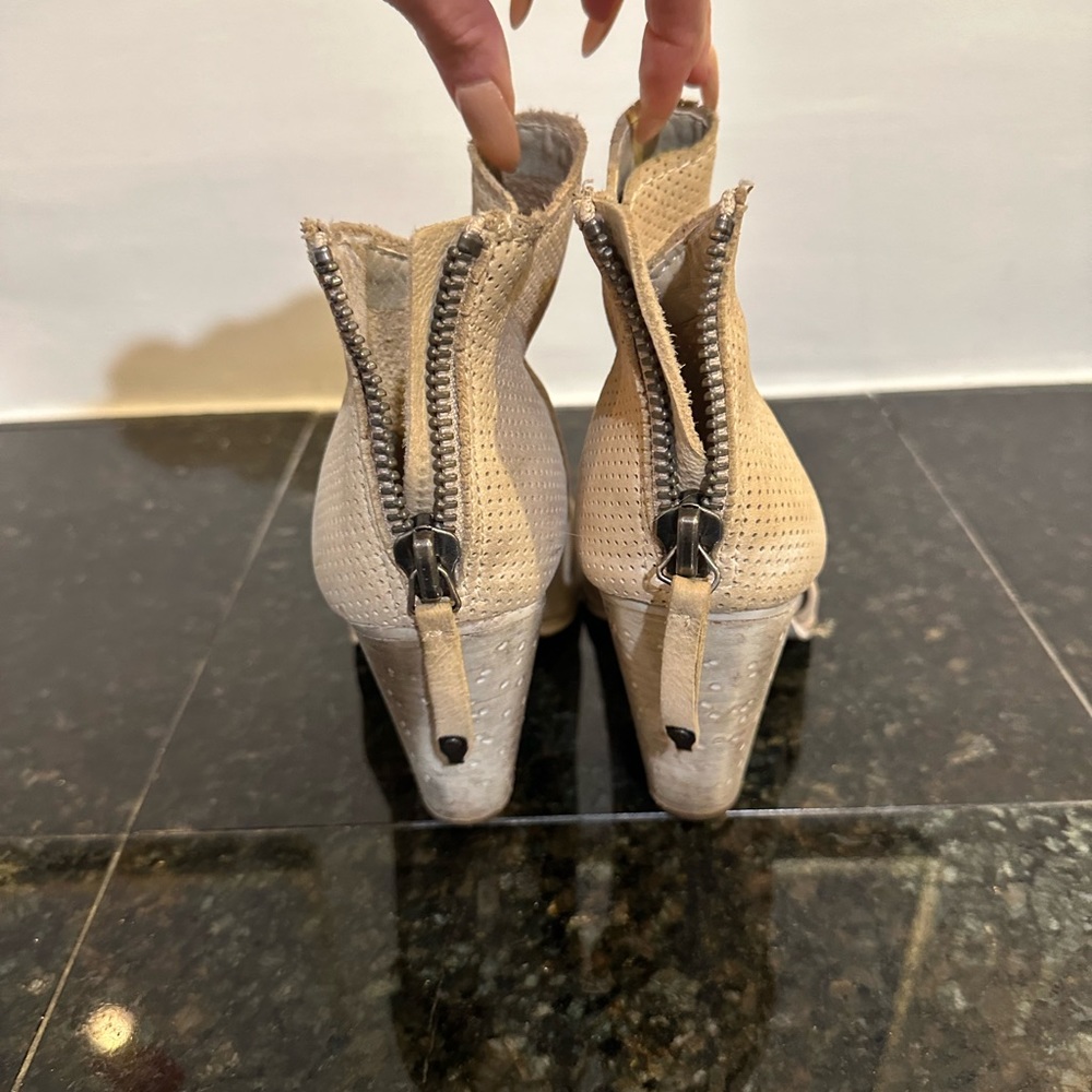 Booties. - Picture 5 of 5